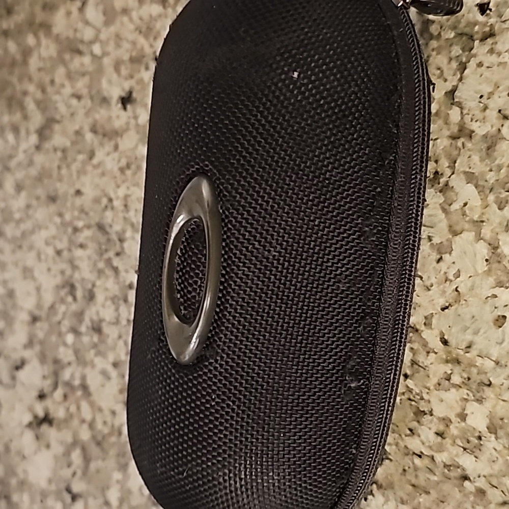 Oakley sun soft vaults glass case